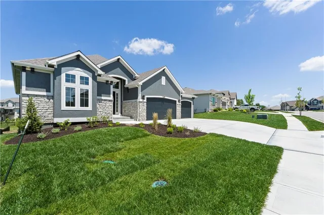 $765,000 | 10332 North Potter Avenue, Kansas City, MO 64157