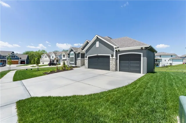 $765,000 | 10332 North Potter Avenue, Kansas City, MO 64157