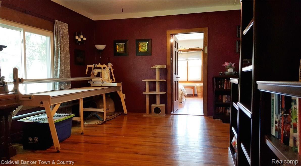 8462 McClements Road Brighton, MI 48114 - Photo 20 of 42 FormalLIvingroom.jpg