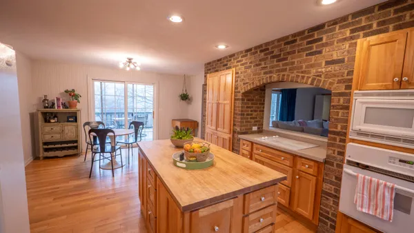 $999,900 | 8716 Fountain Grove Road, Amherst, WI 54406