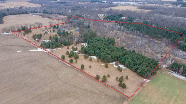 $999,900 | 8716 Fountain Grove Road, Amherst, WI 54406