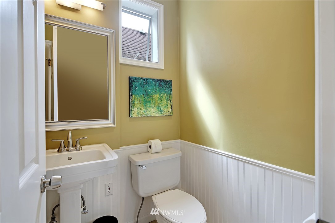 731 North 73rd Street Seattle, WA 98103 - Photo 11 of 24