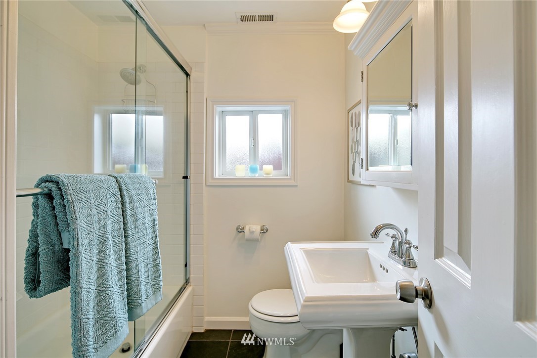 731 North 73rd Street Seattle, WA 98103 - Photo 17 of 24