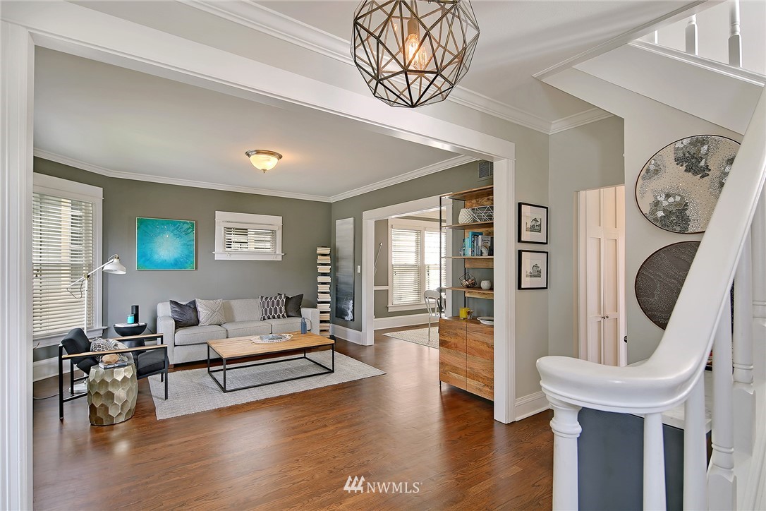 731 North 73rd Street Seattle, WA 98103 - Photo 3 of 24