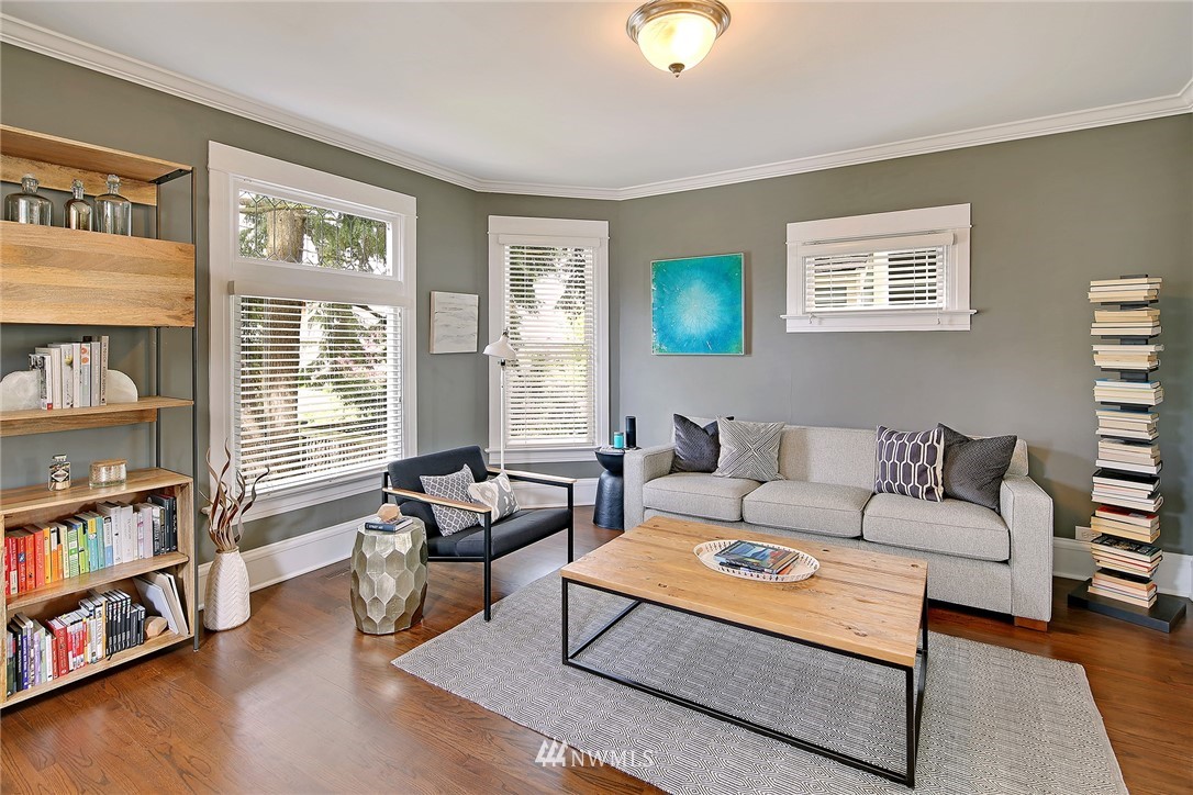 731 North 73rd Street Seattle, WA 98103 - Photo 4 of 24