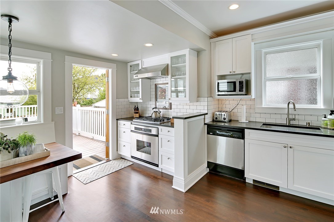 731 North 73rd Street Seattle, WA 98103 - Photo 8 of 24