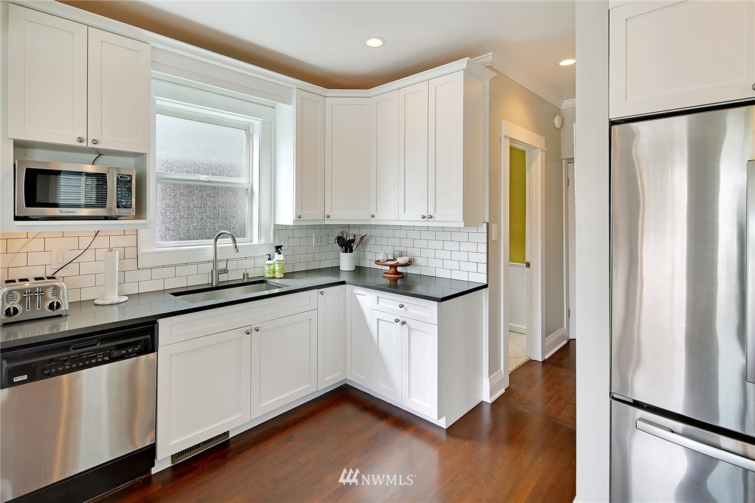 731 North 73rd Street Seattle, WA 98103 - Photo 10 of 24