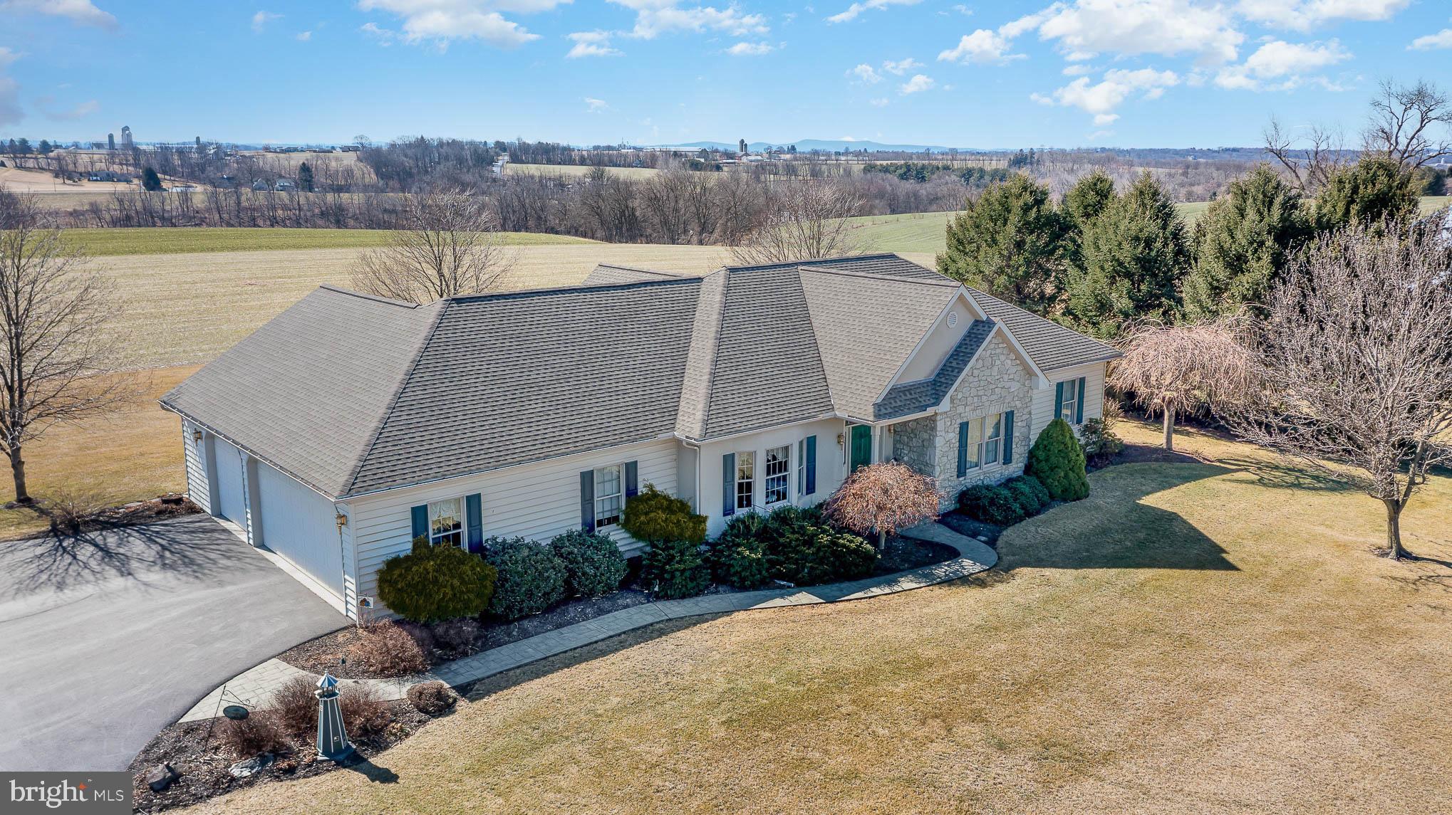 2091 Sunnyside Road Manheim, PA 17545 - Photo 2 of 34