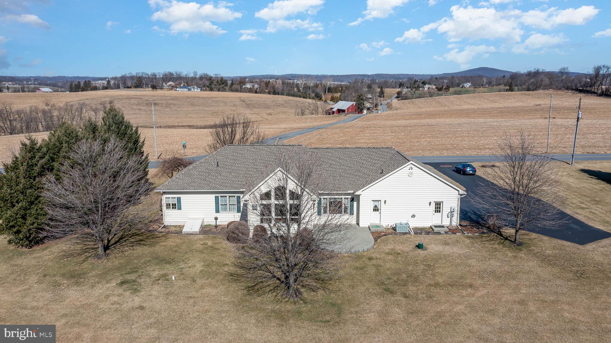 2091 Sunnyside Road Manheim, PA 17545 - Photo 4 of 34
