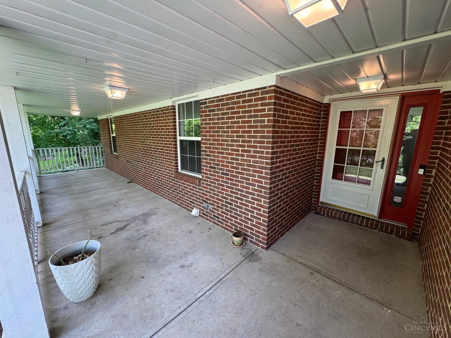 6954 Bridges Road Cincinnati, OH 45230 - Photo 3 of 43