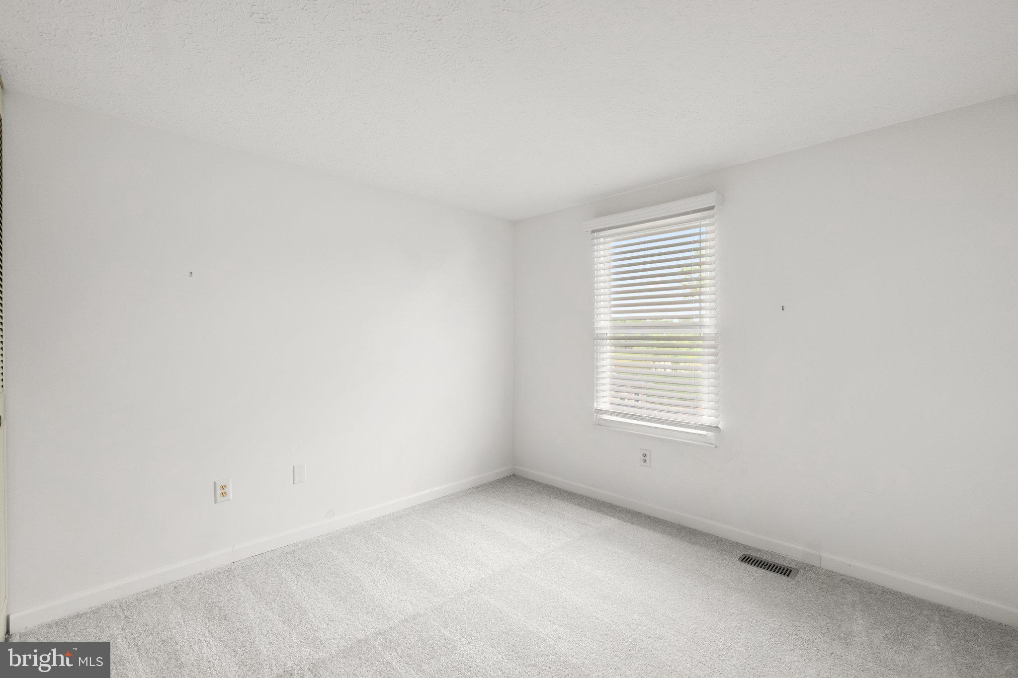 436 Heather Ridge Drive Frederick, MD 21702 - Photo 19 of 30 an empty room with a window