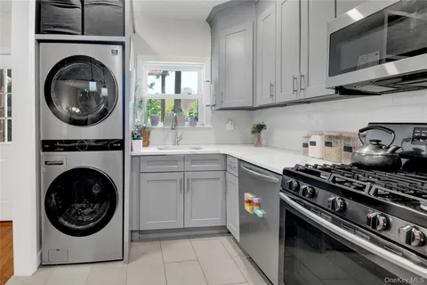 $749,998 | 1808 Hering Avenue | Morris Park