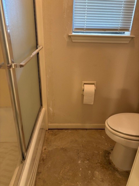 24 Lakeview Manor Huntsville, TX 77340 - Photo 24 of 26 a bathroom with a toilet and a window