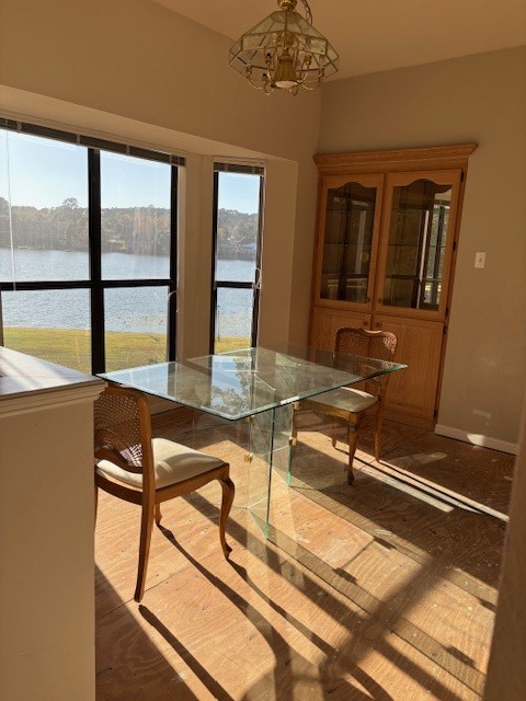 24 Lakeview Manor Huntsville, TX 77340 - Photo 8 of 26 a room with gym equipment on the table and large windows