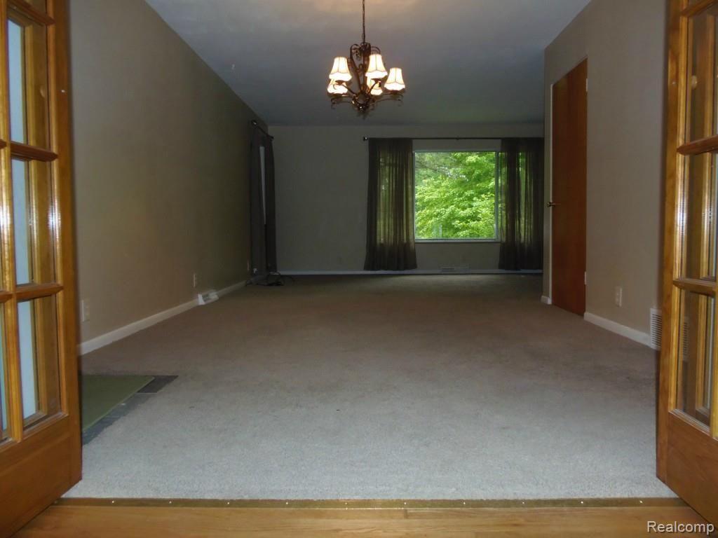 9444 Hyne Road Brighton, MI 48114 - Photo 8 of 34 2553.jpg