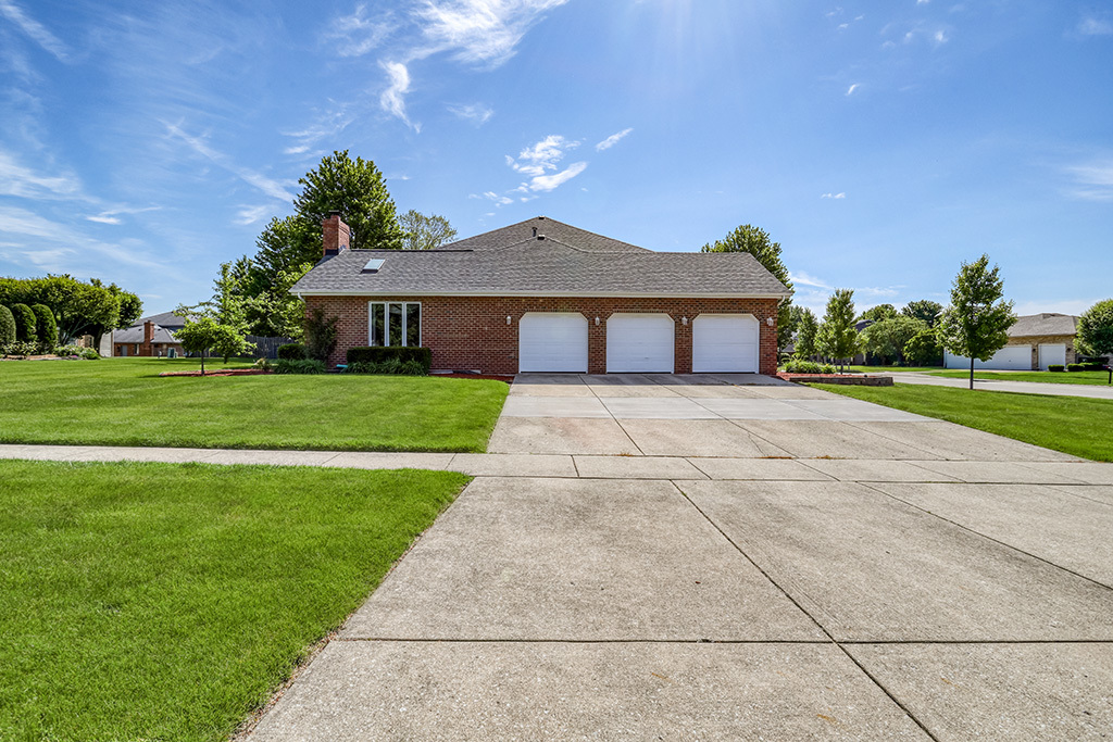 705 Ridgefield Road New Lenox, IL 60451 - Photo 2 of 35