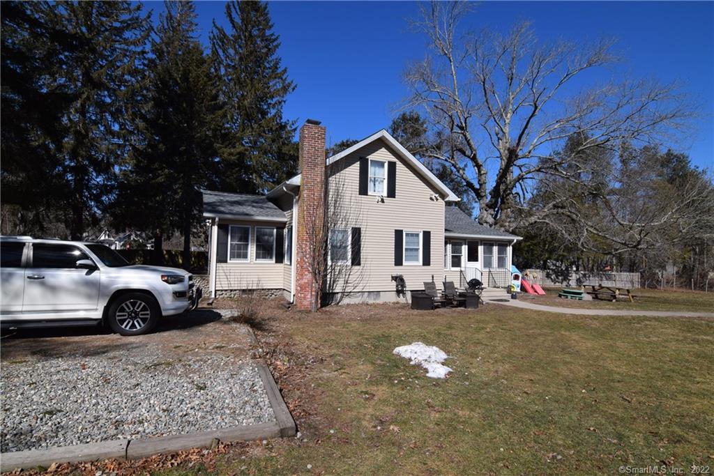 a view of a house with a yard
