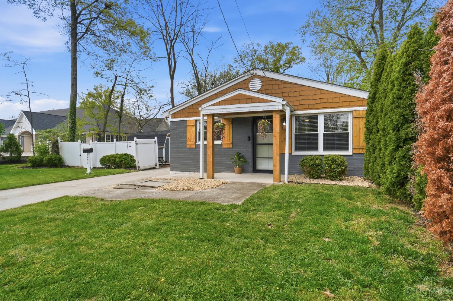 8407 Pine Road Cincinnati, OH 45236 - Photo 2 of 27