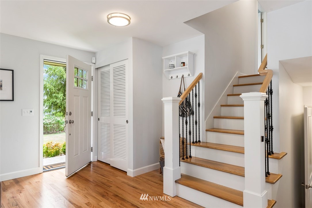 8720 216th Street Southwest Edmonds, WA 98026 - Photo 2 of 25 Gallery Image 2