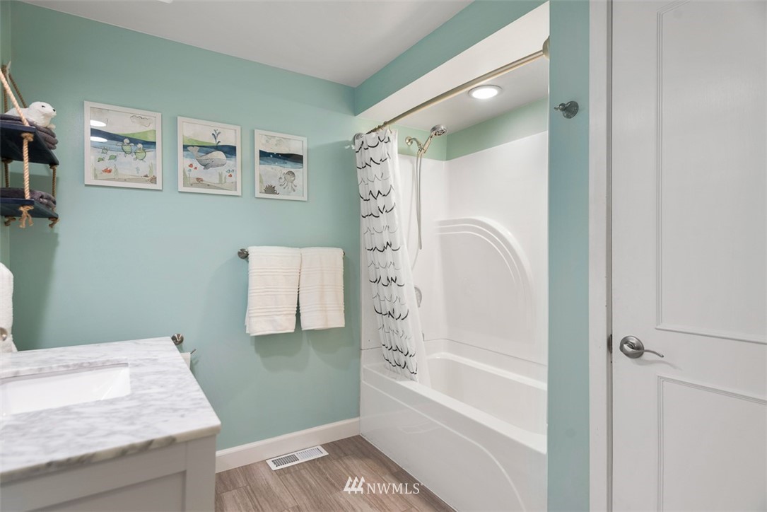 8720 216th Street Southwest Edmonds, WA 98026 - Photo 13 of 25 Gallery Image 13