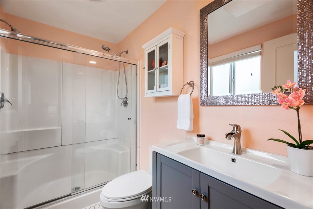 8720 216th Street Southwest Edmonds, WA 98026 - Photo 10 of 25 Gallery Image 10