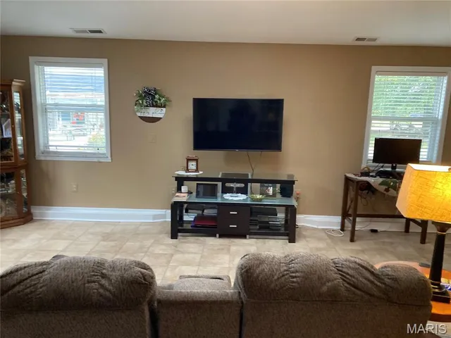 $719,000 | 22169 Northwest Service Road, Warrenton, MO 63383