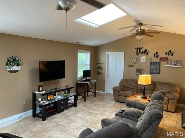 $719,000 | 22169 Northwest Service Road, Warrenton, MO 63383