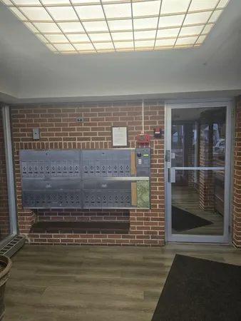 $103,000 | 1139 Leavitt Avenue, Unit 212, Flossmoor, IL 60422