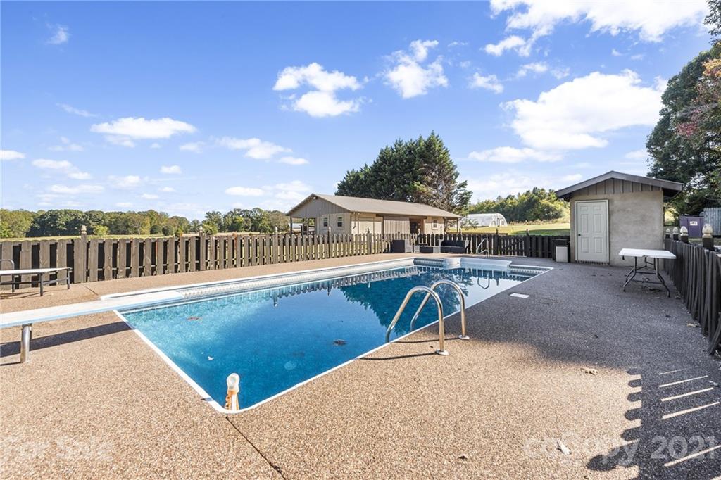 571 Shoal Road Lincolnton, NC 28092 - Photo 3 of 24 Gallery Image 3