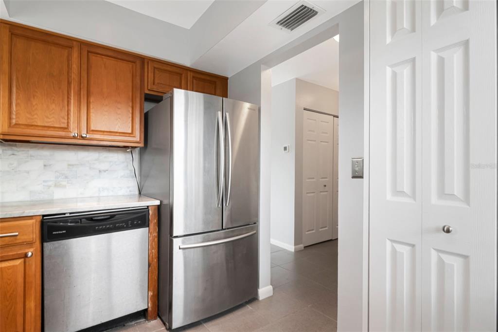 2284 Oak Neck Road, Unit F Clearwater, FL 33763 - Photo 17 of 53 Gallery Image 17