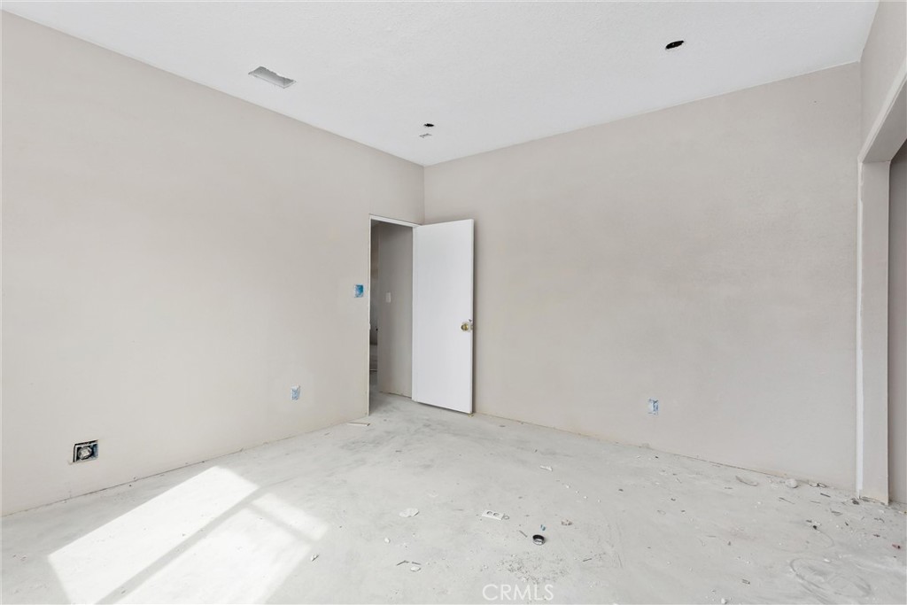 26525 Papago Road Apple Valley, CA 92307 - Photo 12 of 40