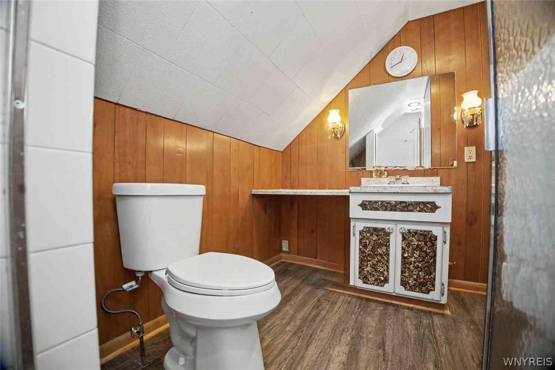 2020 Tuscarora Road Niagara, NY 14304 - Photo 38 of 50 2nd floor bathroom