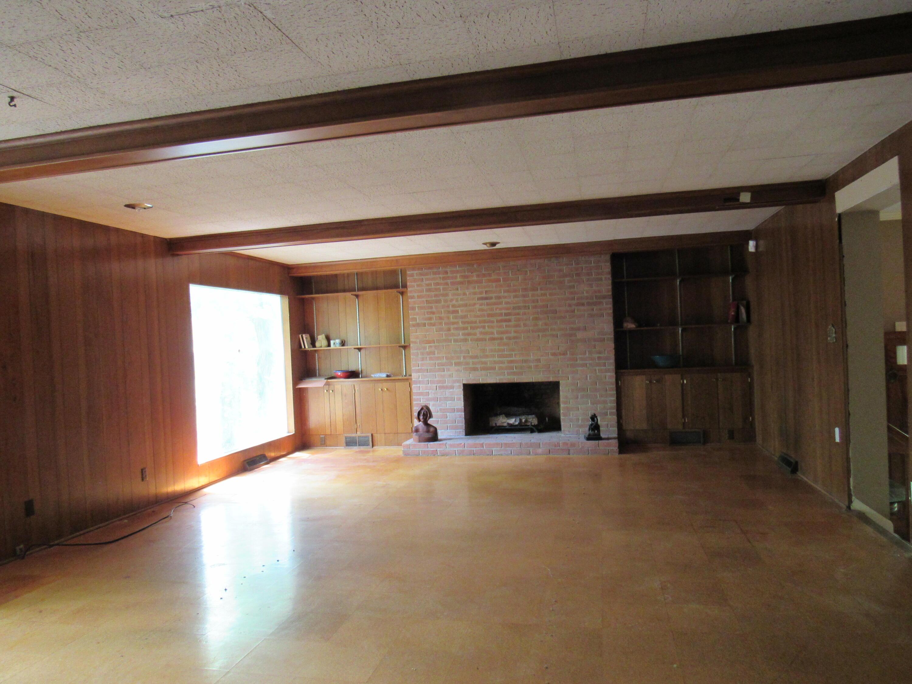2551 Charing Road, Unit 6 Upper Arlington, OH 43221 - Photo 9 of 29 Family Room w/WBFP