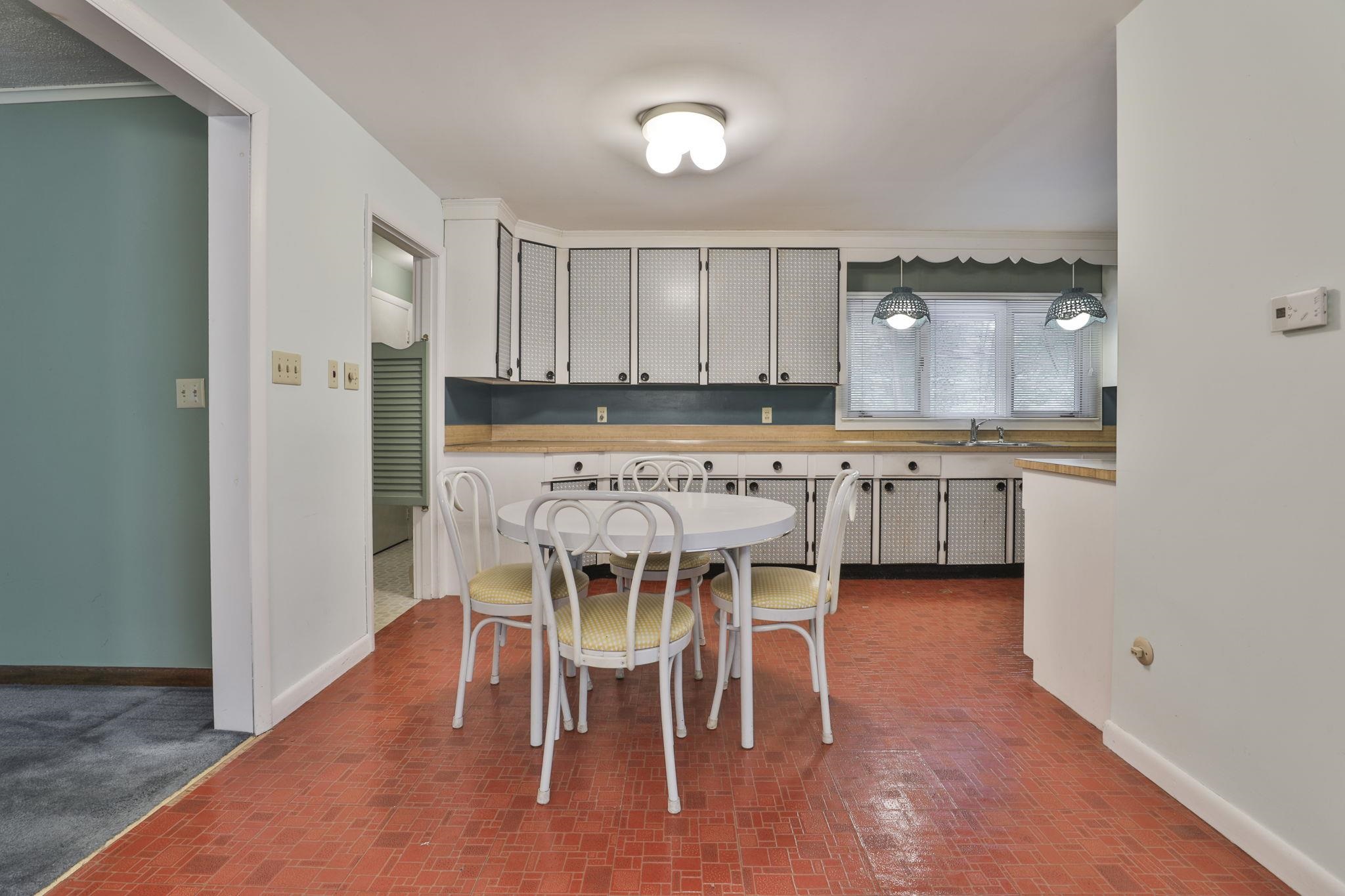 246 Huse Road Manchester, NH 03103 - Photo 10 of 41