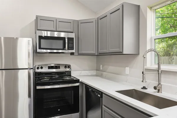 $1,400 | 5711 Bridlington Street, Houston, TX 77085