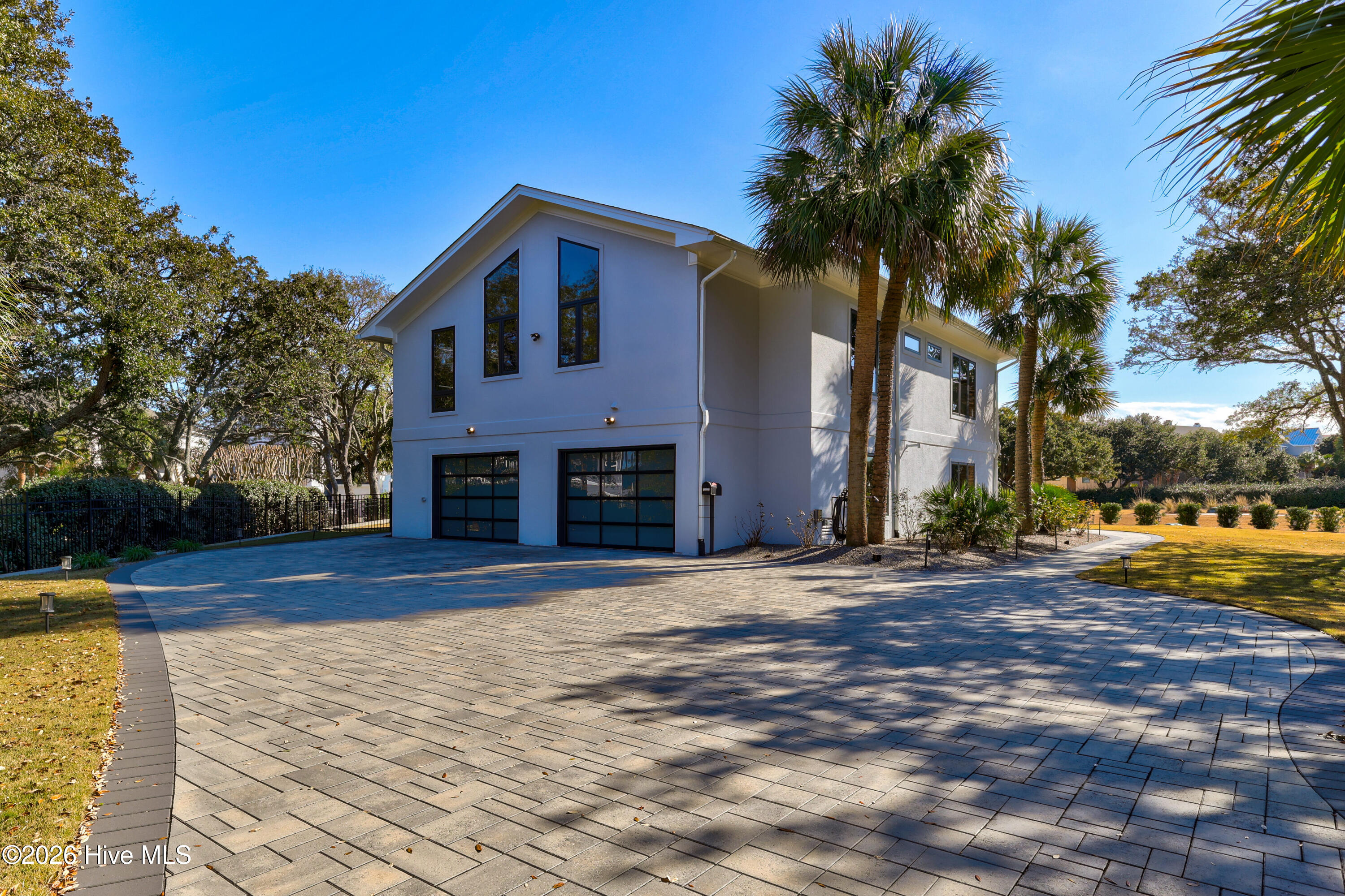 809 Inlet View Drive Wilmington, NC 28409 - Photo 67 of 77 Garage from driveway