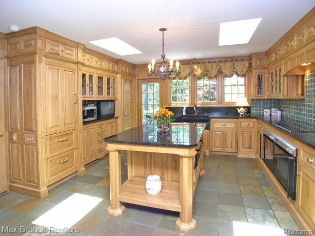 1462 Inwoods Cir Court Bloomfield Hills, MI 48302 - Photo 11 of 25 Kitchen
