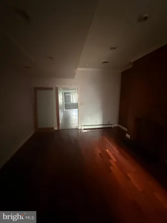 a view of empty room with window