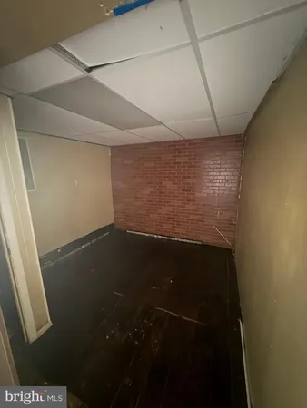 a view of a livingroom with furniture