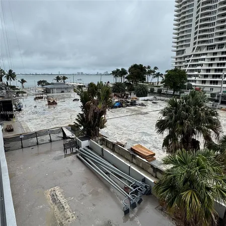 a view of a parking area