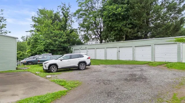 $1,900 | 53 Lord Avenue, Unit 2L, Bayonne, NJ 07002