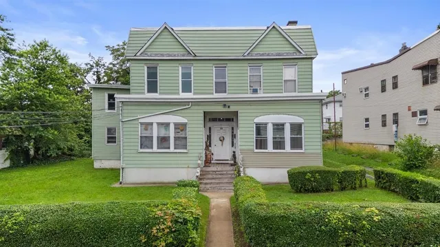 $1,900 | 53 Lord Avenue, Unit 2L, Bayonne, NJ 07002