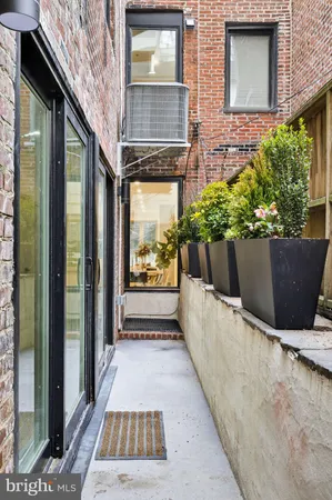 $2,500,000 | 1923 Manning Street, Philadelphia, PA 19103
