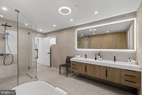 $2,500,000 | 1923 Manning Street, Philadelphia, PA 19103