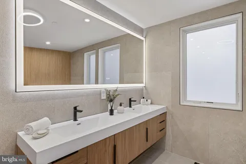 $2,500,000 | 1923 Manning Street, Philadelphia, PA 19103