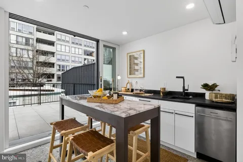 $2,500,000 | 1923 Manning Street, Philadelphia, PA 19103