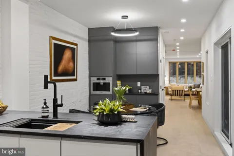 $2,500,000 | 1923 Manning Street, Philadelphia, PA 19103