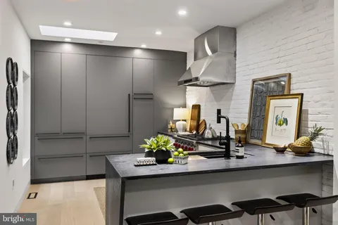 $2,500,000 | 1923 Manning Street, Philadelphia, PA 19103