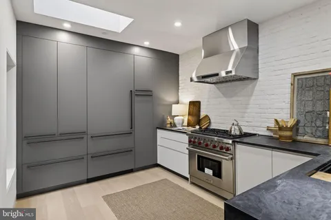 $2,500,000 | 1923 Manning Street, Philadelphia, PA 19103