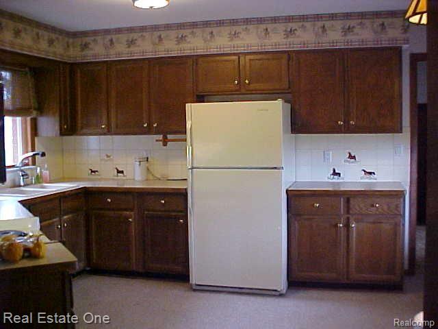 1901 South Garner Road Milford, MI 48380 - Photo 8 of 25 Kitchen